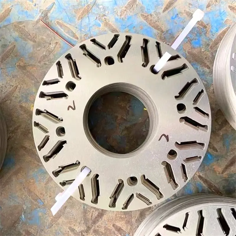 høystyrke rotordesign for ultra høyhastighets svitsjede reluktansmaskiner 35hxt680t